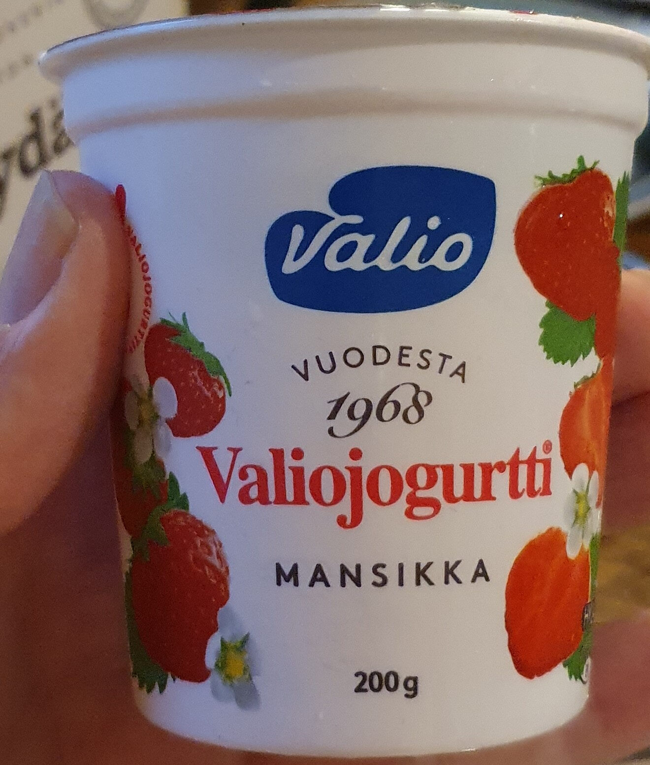 Valiojogurtti Mansikka - Tuote - fi